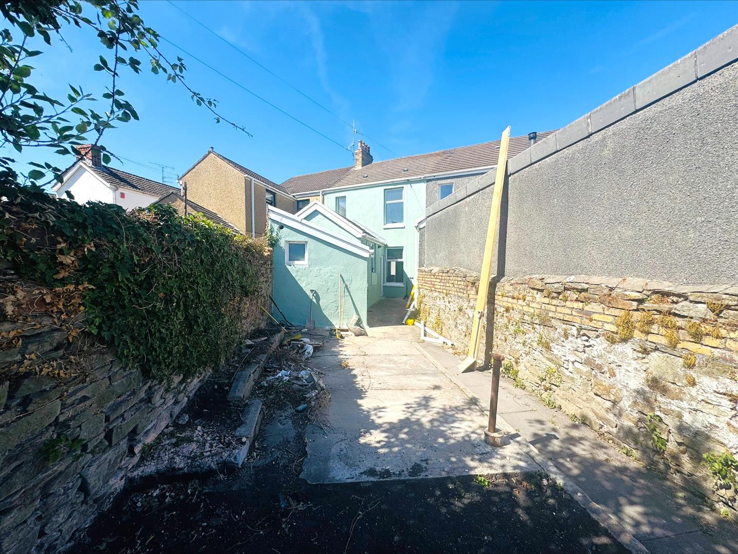 Pembrey Road, Llanelli, SA15 3BL